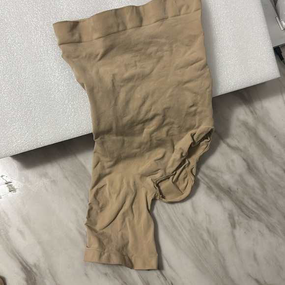 Brand New SKIMS Seamless Sculpt Solution Short - Exposed XS NWOT and a S size - Picture 2 of 6